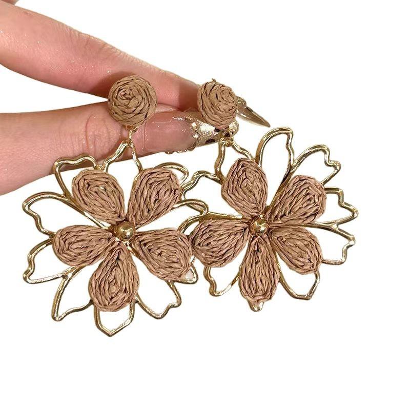 Módní náušnice pro dámské šperky