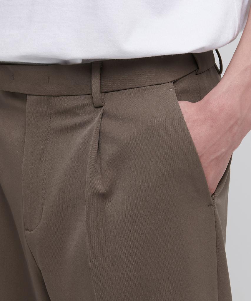 Musinsa Standard Loose Tapered Hidden Banding Crop Slacks [Light Brown]