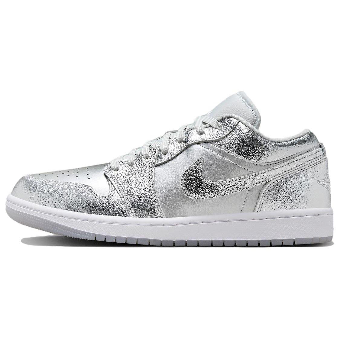 

Женские кроссовки Air Jordan 1 Low SE Metallic Silver Photon-Dust Wolf-Grey FN5030-001 37.5