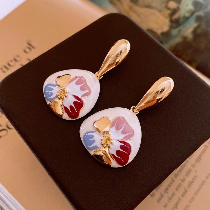 Medieval Silver Needle with Diamonds, Dripping Oil, Flower Pearl Earrings, Temperament, Court Style Stud Earrings, Light Luxury and High-end Earrings.