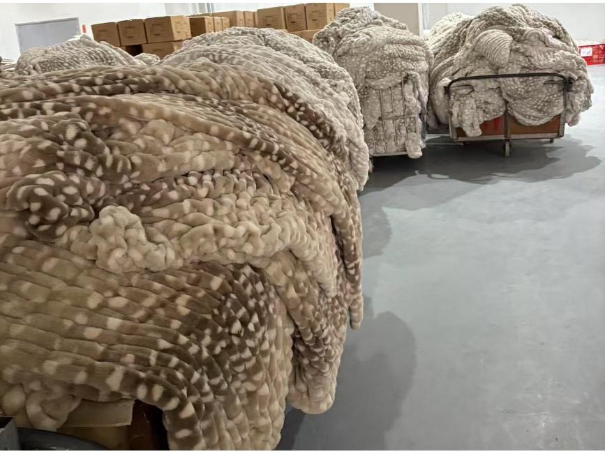 New Style Tie-Dye Spandex Elastic Rabbit Fur Blanket for Autumn and Winter - Thick, Warm, Soft