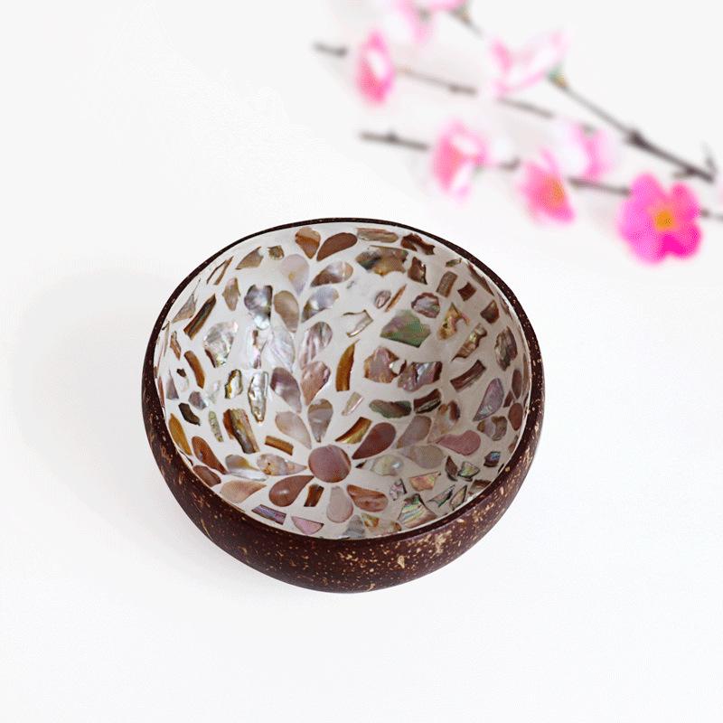 Ručně malovaná miska z kokosové skořápky: Design mušle pro úložný prostor na klíče ve vstupní hale nebo pro servírování salátu