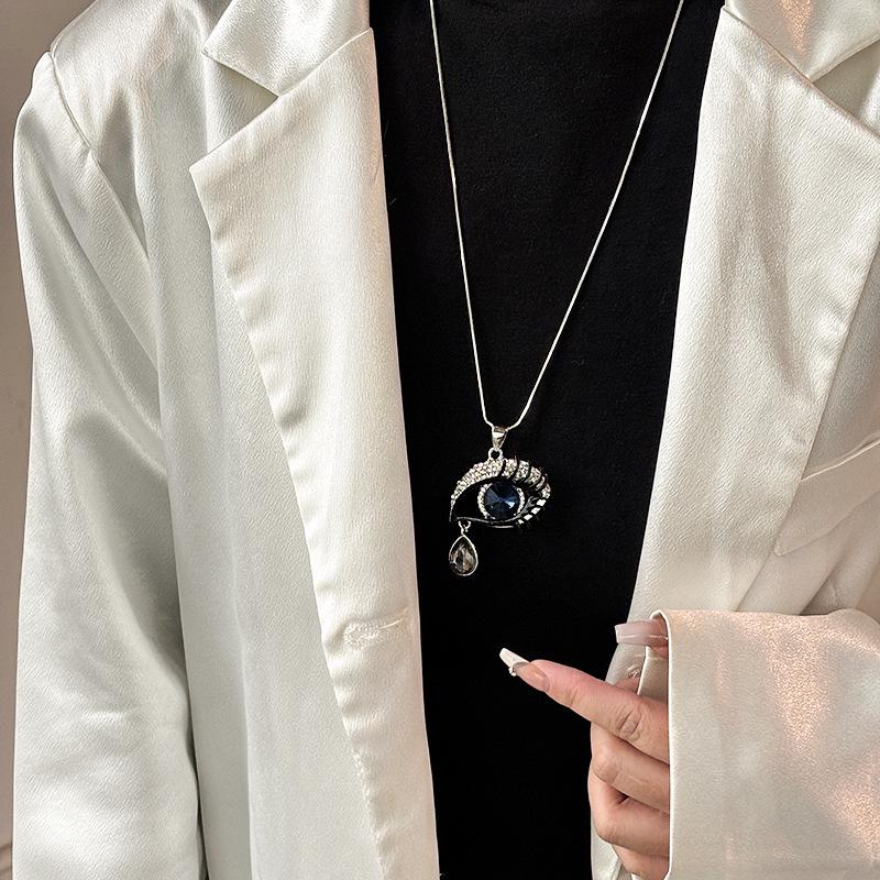 Luxury Non-Fading Korean Fashion Sweater Necklace: Autumn/Winter Women's Niche Design Pendant