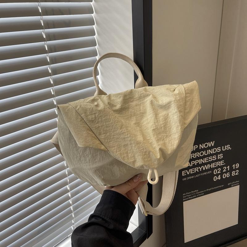 

Solid color simple casual shoulder messenger bag women s large capacity lightweight folding handbag versatile fashion breast bag One size бежевий