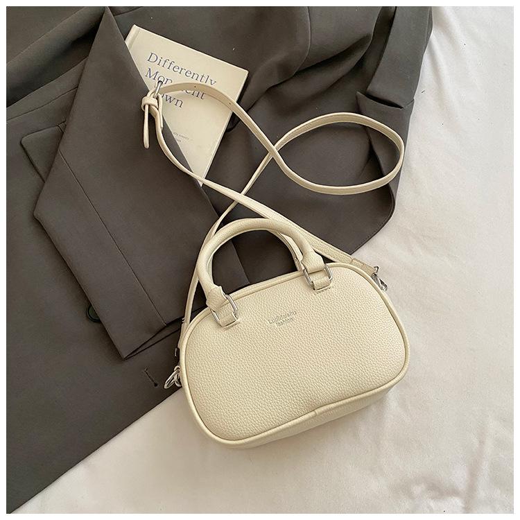 

Premium sense simple casual handbag women s 2025 summer new messenger small square bag