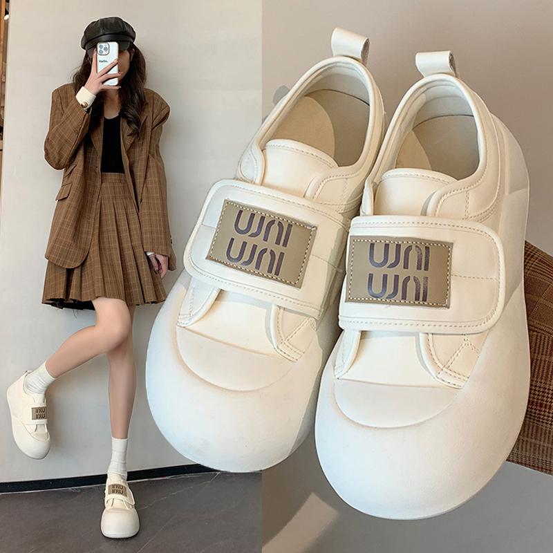 

Модная осенняя женская обувь. Модная толстая подошва. Удобная женская спортивная обувь. Модная и универсальная повседневная спортивная обувь. 40 бежевый