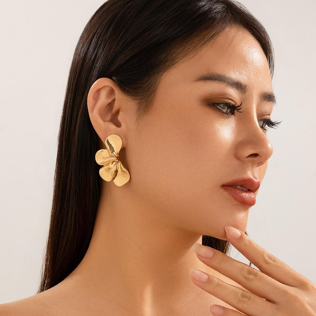 IngeSight.Z Mode Goldfarbe Blütenblatt Ohrringe für Damen Ästhetisches Design Asymmetrische Metall Stecker Ohrringe Damen Schmuck Geschenk