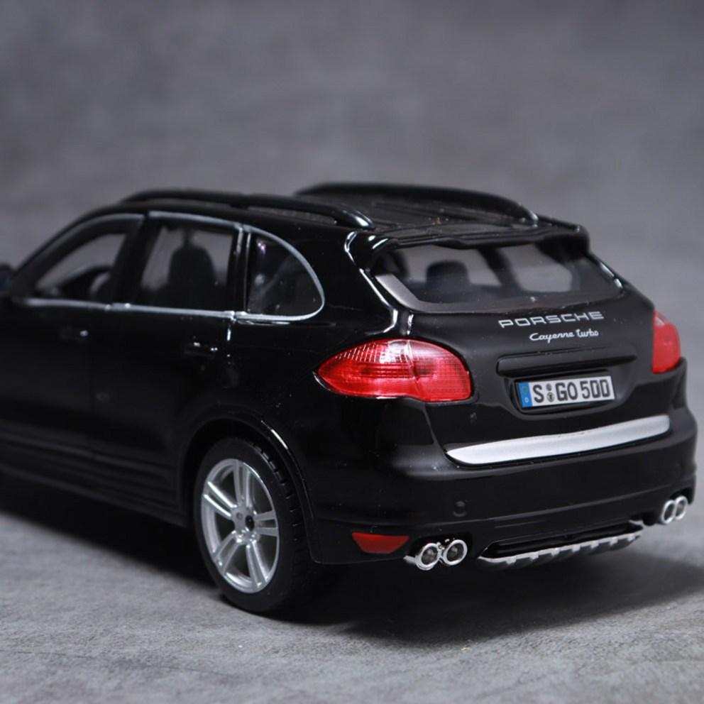 Bburago 1:24 Black Porsche Cayenne Turbo Diecast Model Car