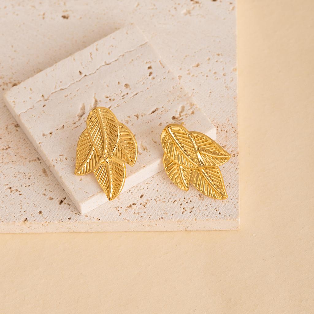 Retro Gold Style Flower Stud Earrings Light Luxury High Sense Natural Style Niche Earrings Women