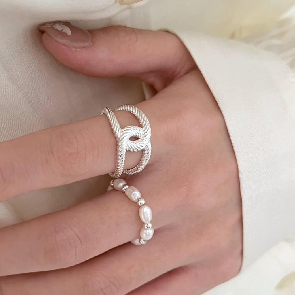 Simple Geometric Open Crossover Ring for Women – Versatile, Fashionable, and Uniquely Designed.
