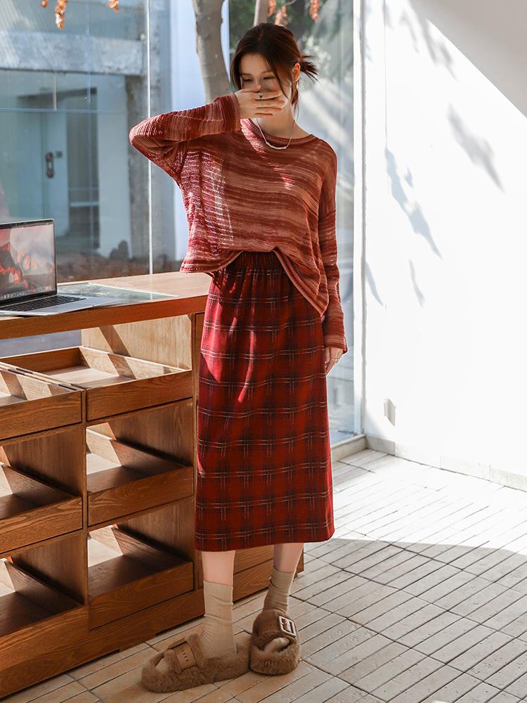 2024 Retro Plaid Fleece-Lined Wool Midi Skirt with High Waist & Back Slit