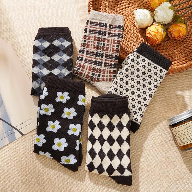 Women's Autumn and Winter Retro Socks Mid-tube Socks Brown Color Ins Diamond Trend Socks Thick British Style Ladies Cotton Socks
