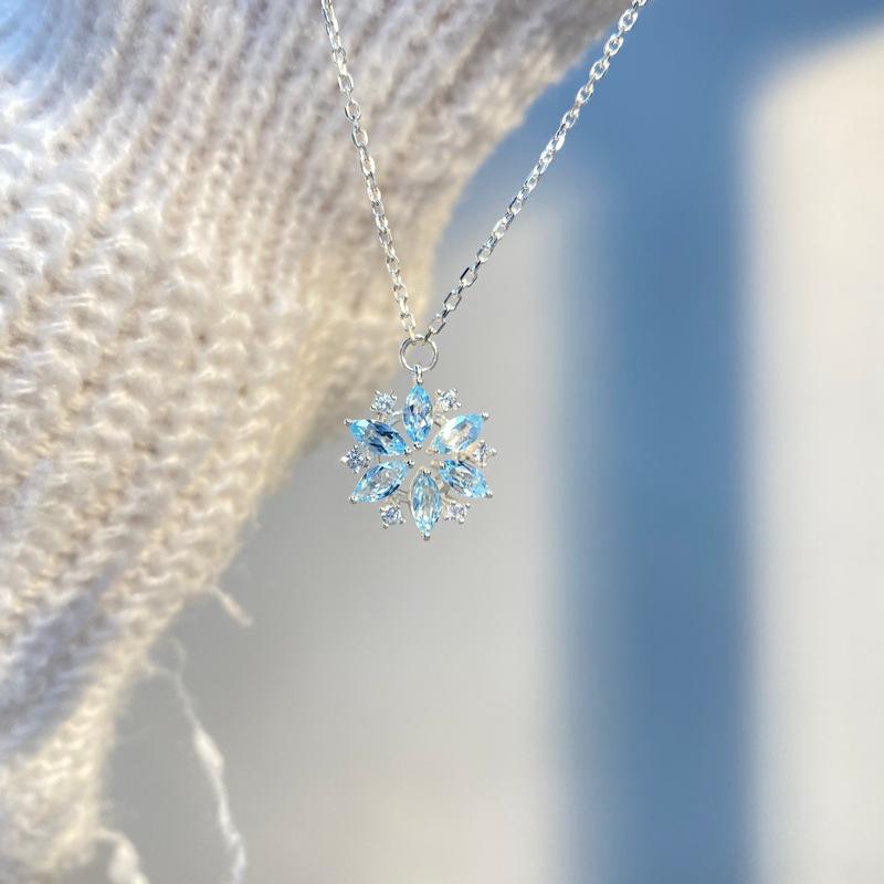 Elegant Imitation Topaz Blue Snowflake Pendant Necklace - Women's Clavicle Chain Christmas Gift