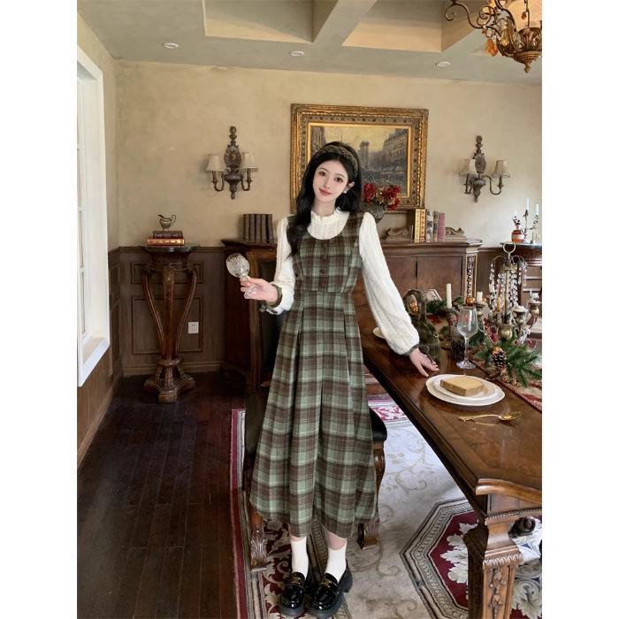 

2025 Autumn/Winter Petite Green Plaid College-Style Two-Piece Dress for Women Small