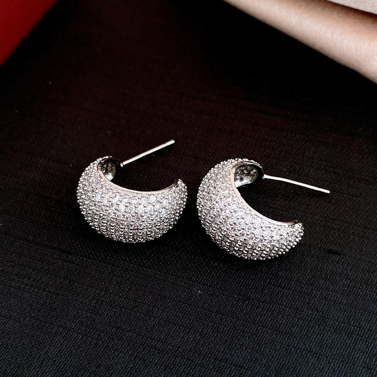 

18K real gold zircon C-shaped earrings simple and versatile fashion stud earrings women