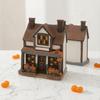 Kürbishaus Miniatur, Harz Herbsternte Dekoration mit handgeschnitzter Kacheltextur und Kürbisdetails, Retro Britisches Holzhaus für Halloween