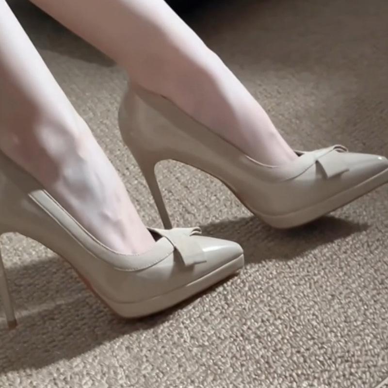 Black patent leather waterproof table high heels women's autumn and winter thin heels are not tired feet pointed temperament single shoes new