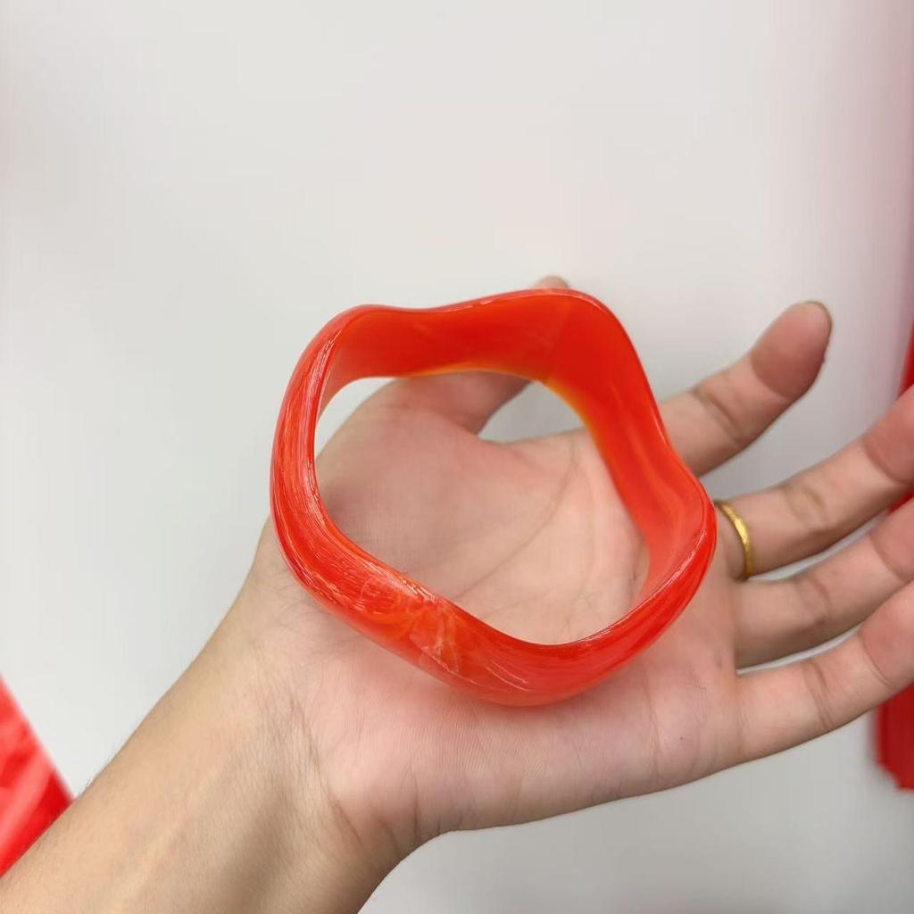 Acrylic Gradient Wave Wide Bracelet - Luxurious, High-End, Fashionable & Versatile Bracelet.