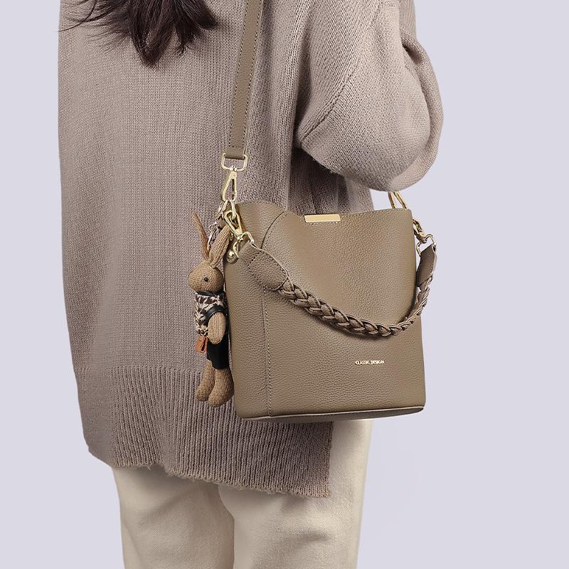 Retro Messenger Bag, High-End Portable Bucket Bag, Fashionable And Exquisite, Versatile Shoulder Messenger Bag, Large Capacity Women