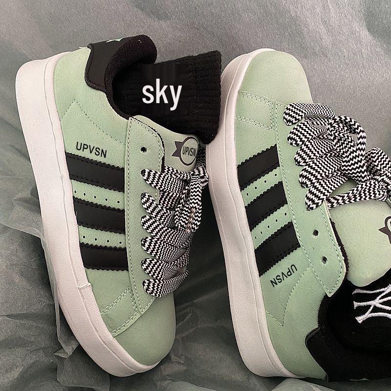 Trendy Men's Autumn Low-Top Casual Sneakers – Teen Versatile Three-Stripe German-Style Trainers with Thick Soles