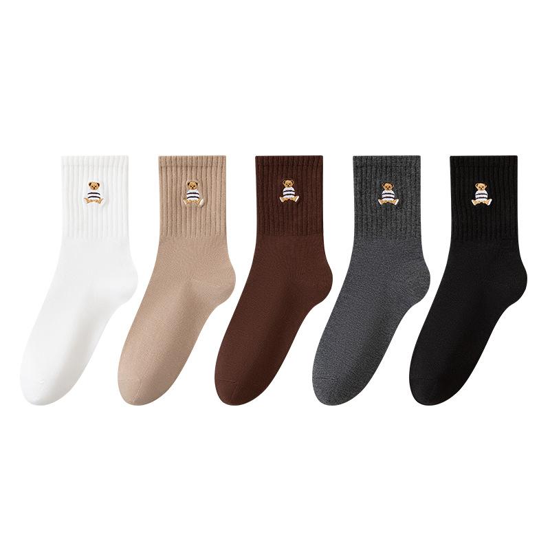 Damen Herbst Baumwolle Cartoon Stickerei Niedlicher Bär Deodorant Antibakteriell Mittelhohe Socken Socken