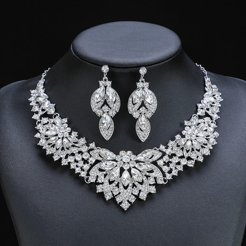 

Vintage Necklace Set Ladies 2-piece Leaf Flower Exaggerated Jewelry Bridal Wedding Accessories белый