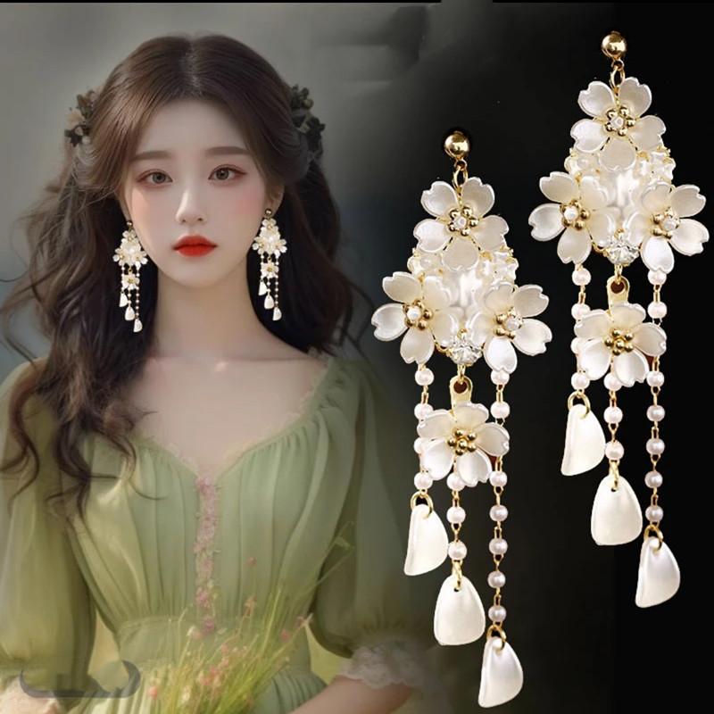 

Flower long tassel earrings