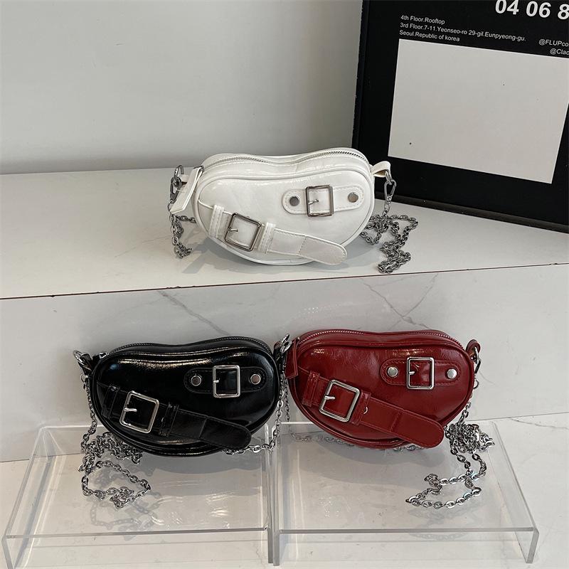 2025 Französische Nischen-Motorrad-Stil Herz Umhängetasche - Vielseitige Herbst-Schultertasche für Frauen
