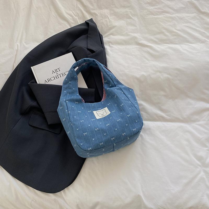

Повседневная большая сумка женская 2025 новая летняя сумка под мышкой джинсовая сумка через плечо большая вместительная сумка-тоут светло-синий
