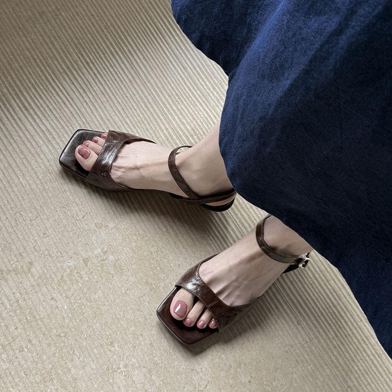 The first layer of sheepskin super soft temperament French sandals women's 2025 small wedge heel commuter middle heel with Roman sandals