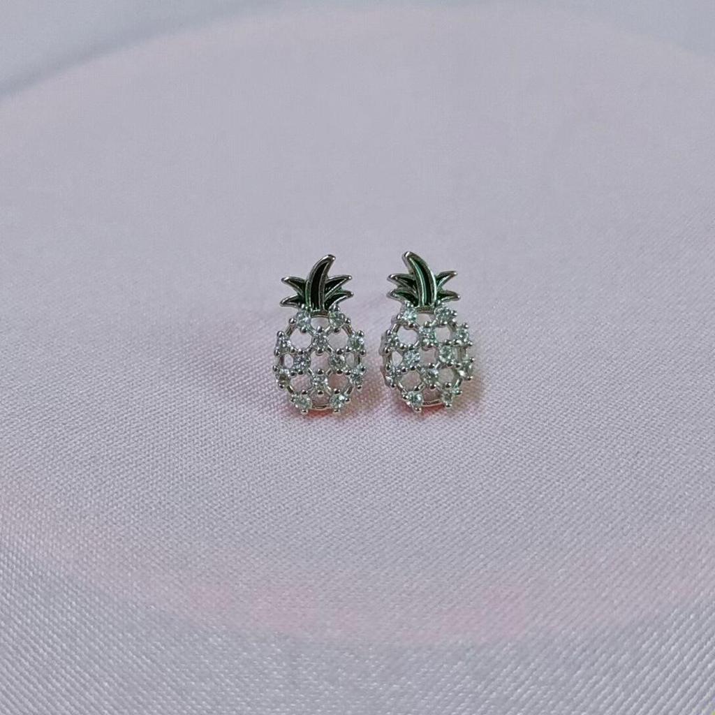 S925 Sterling Silver Heart, Flower, and Bowknot Stud Earrings - Light Luxury, Non-Fading Jewelry for Women.