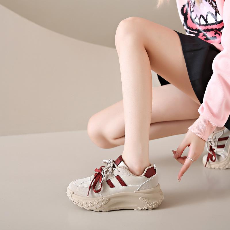 2025 little white shoes women's autumn new Korean version ins female students' leisure sports versatile board shoes street shot K6718