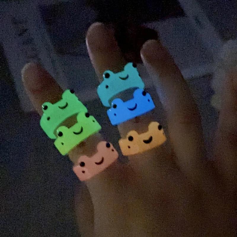 2026 Glow In The Dark Cute Frog Rings Lover Resin Acrylic Ring for Women Girls Couple Luminous Ring Summer Animal Jewelry Gift