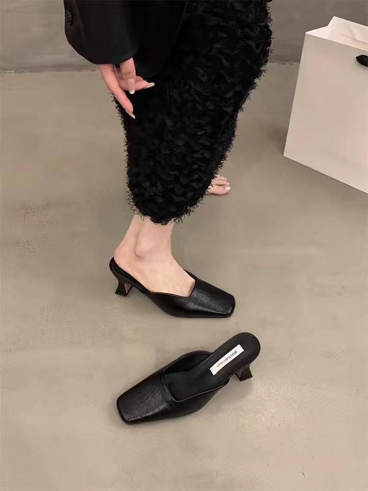 

Женские туфли на высоком каблуке весна и лето 2025 новые французские туфли с квадратным носком, открытой пяткой, на толстом каблуке, полузакрытые, для улицы, темпераментные шлепанцы для женщин 34 чёрный