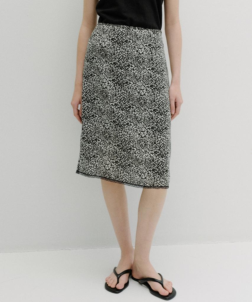 Beullaengkeu03 Printed Midi Skirt (Black Print)