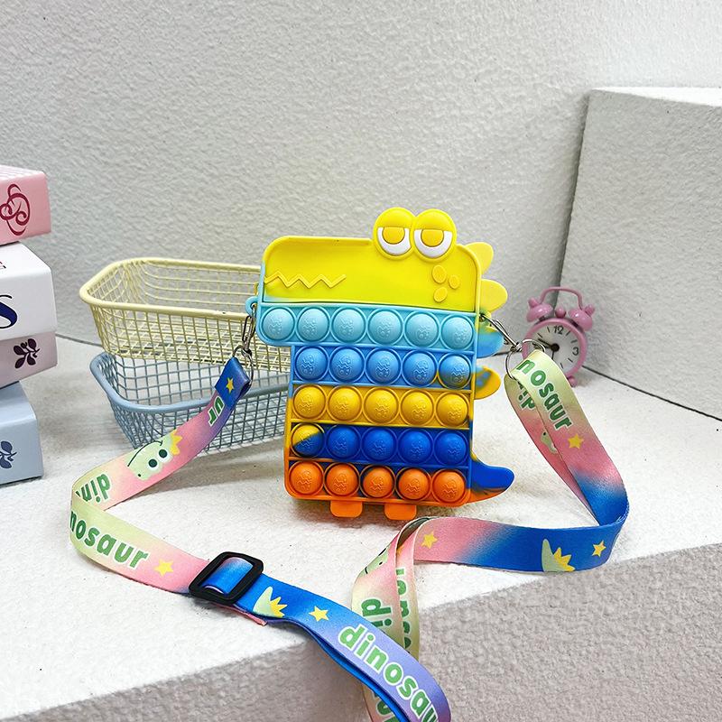 

Милая мультяшная сумка через плечо с динозавром на 2025 год, сумка для мелочи на молнии, кошелек для красных конвертов, детские подарки