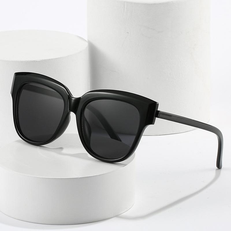 Simple designer personalized cat eye large frame sunglasses for men and women, retro candy contrasting color YK sunglasses