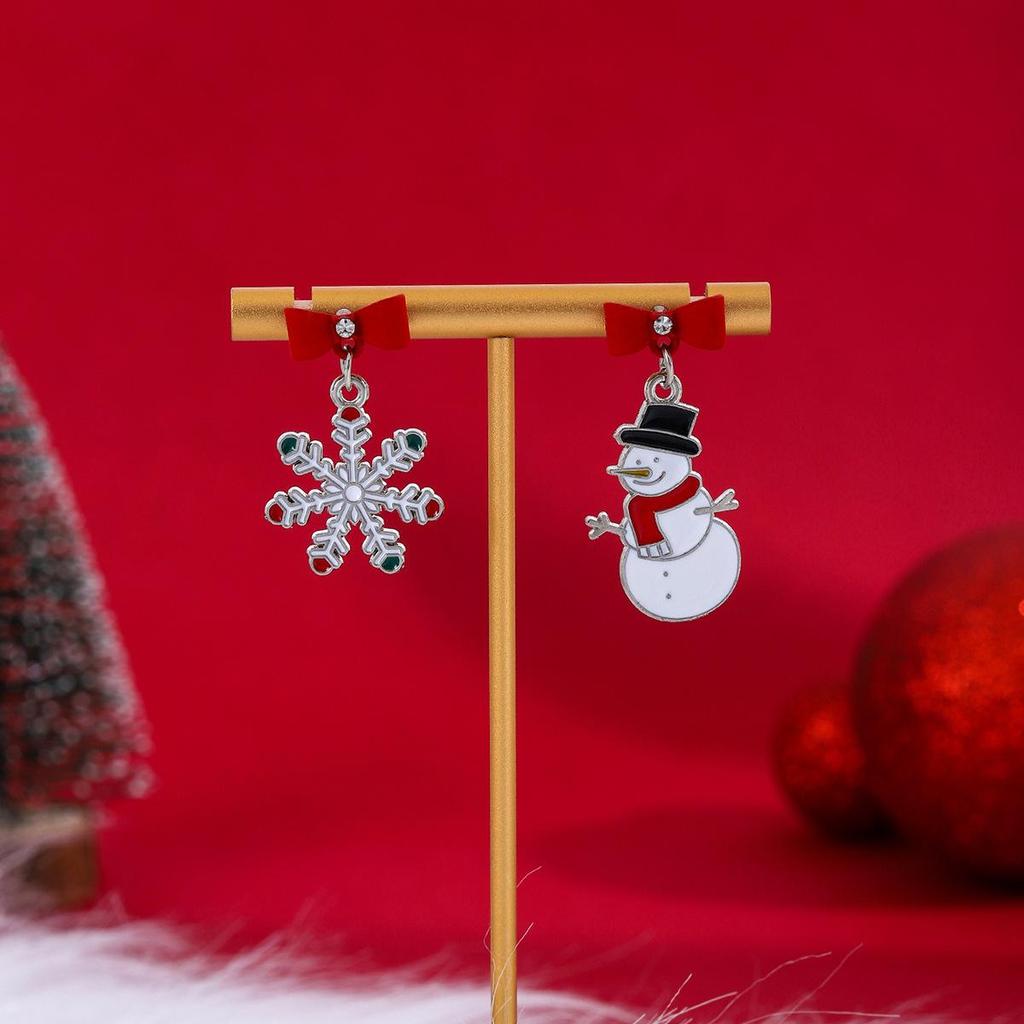 Grenzüberschreitende festliche asymmetrische Ohrringe mit Weihnachtsmann und Rentier