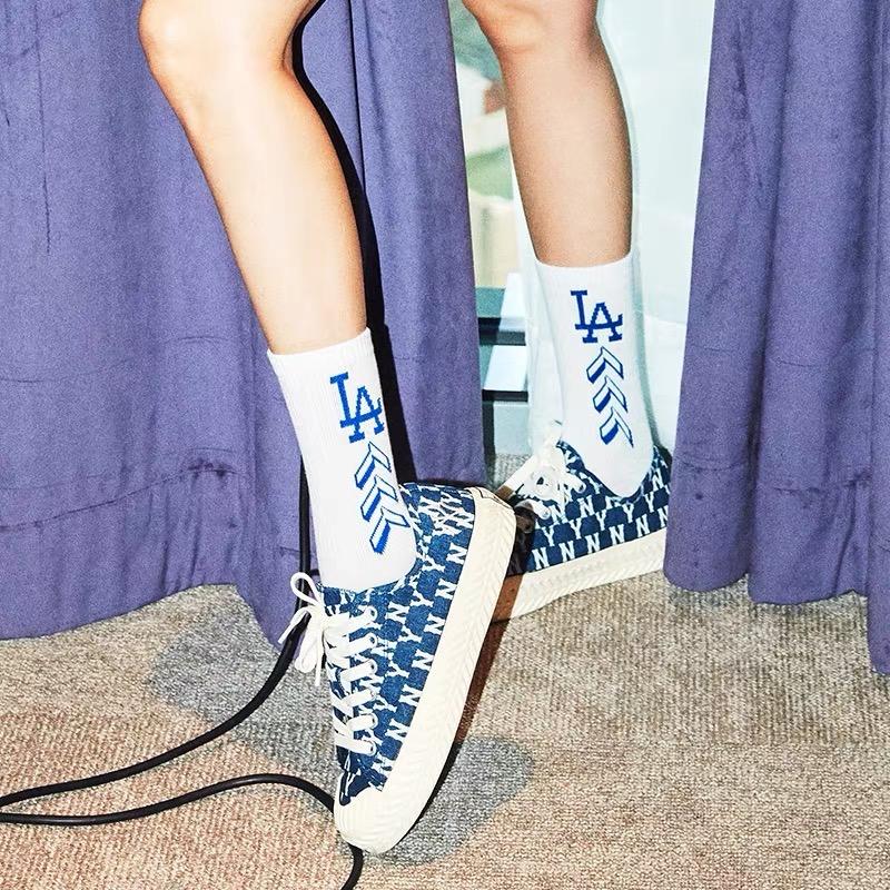 MLB Playball Vintage Floral Thick Sole Washed Denim Non-Slip Wear-Resistant Breathable Low-Top Canvas Shoes Unisex Sneaker Dark-Blue 32SHPM111-50N