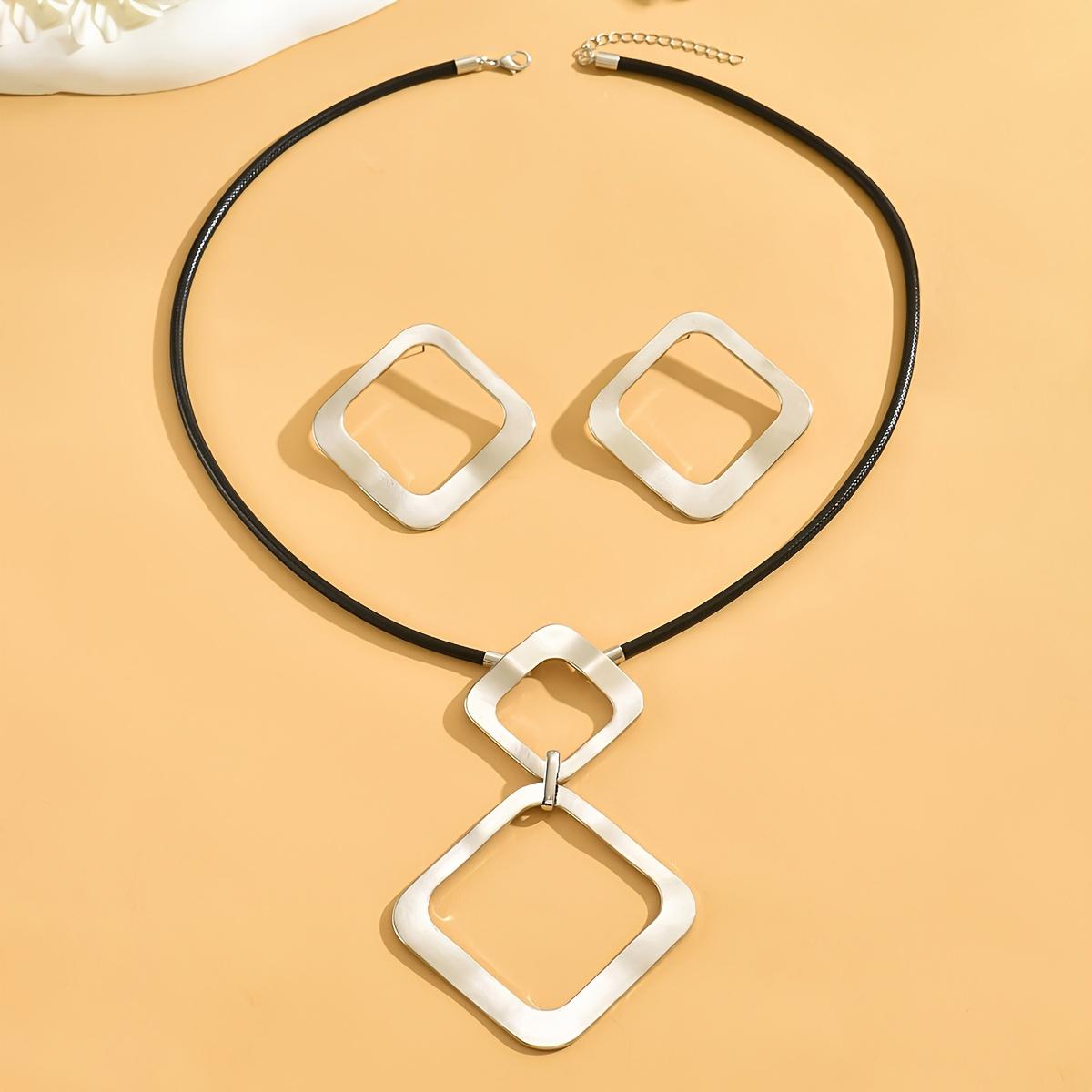 

Модные украшения для женщин серебряный