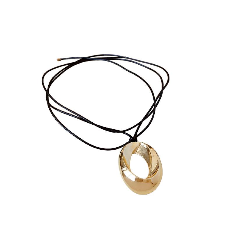 European and American round strap necklace niche simple design sense collarbone chain commuter personality new item decoration