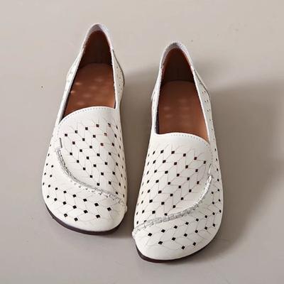 New Style of Casual Shoes Women's Retro Hollowed-out Soft-soled Anti-slip Flat Crocs