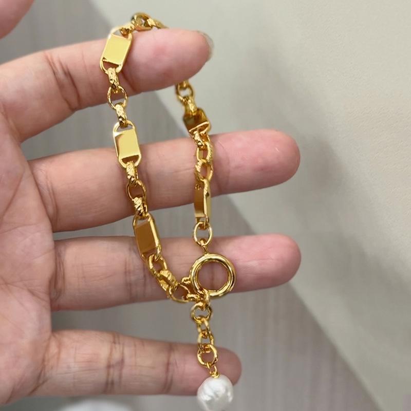 Gold-Plated Square Freshwater Pearl Bracelet: Fashionable, Unique Bangle, Cool and Versatile Hand Jewelry