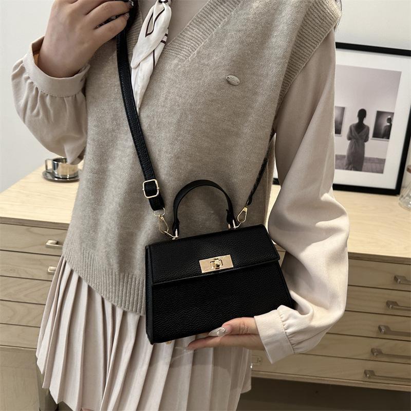 Bag Women's Bag New Summer 2025 Fashion Messenger Simple Commuter Bag Tide Korean Version Simple Shoulder Popular Bag