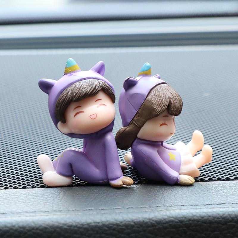 Cute Kissing Couple Dolls: Electric Car Interior Ornaments