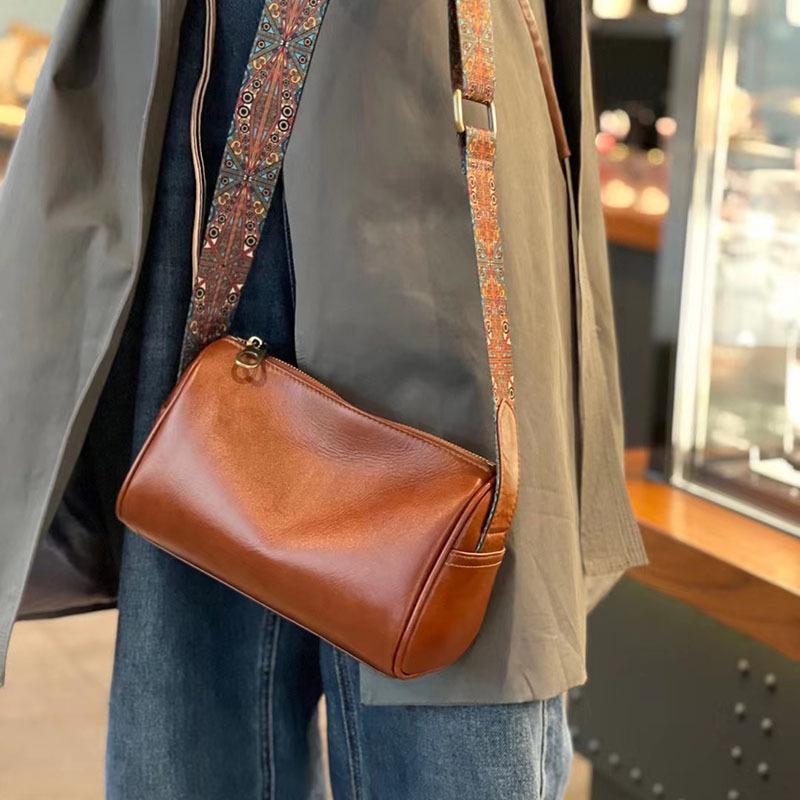 This Small Handbag, A Women's Leather Pillow Bag, Is Fashionable, Retro and Versatile. It's A Summer Single-shoulder Crossbody Bag