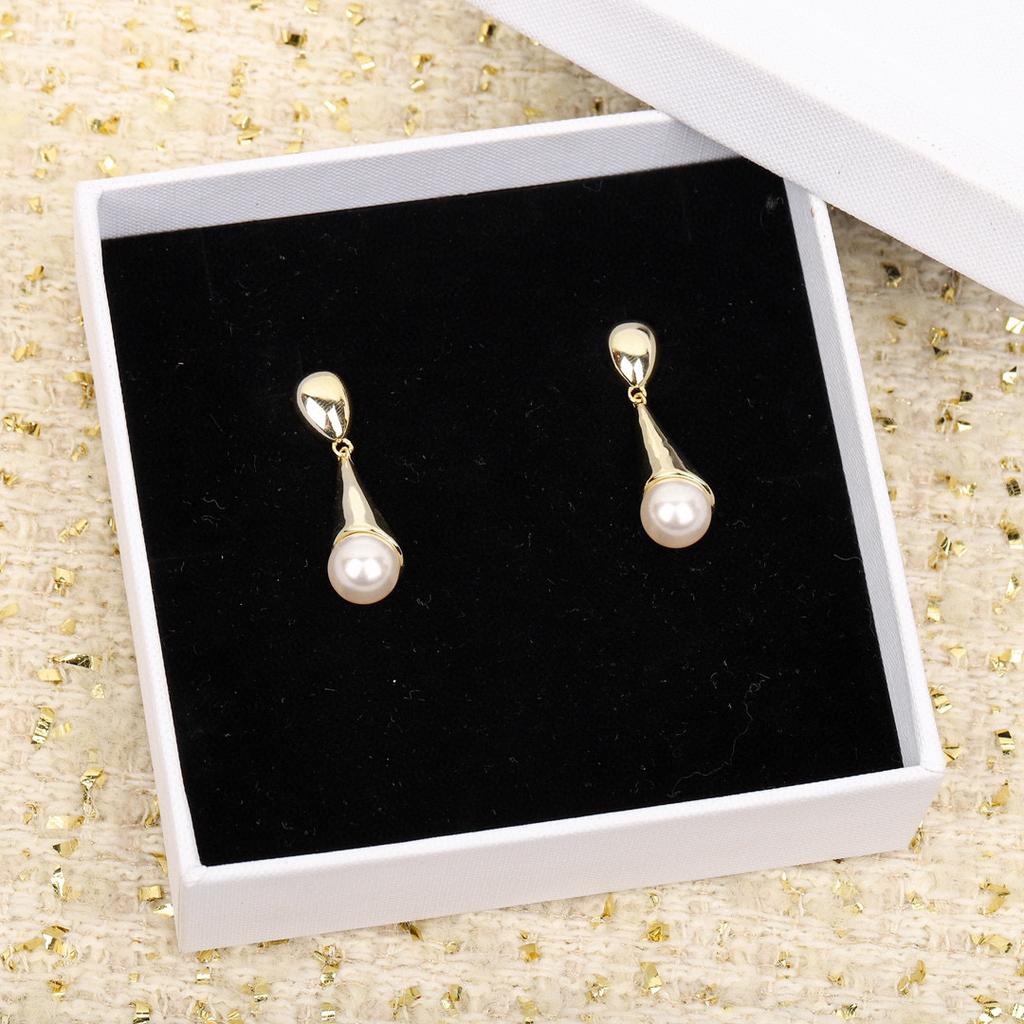 New Hot Brand Vintage Earrings for Women Luxury Jewelry Fashion Designer Eardrop Pearl Lady Party Minority Stud Earrings