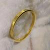 Nytt Titanstål Mode Enkelt Guld Släta Ränder Dam Koreansk Version Imitation Guld Spänne Armband