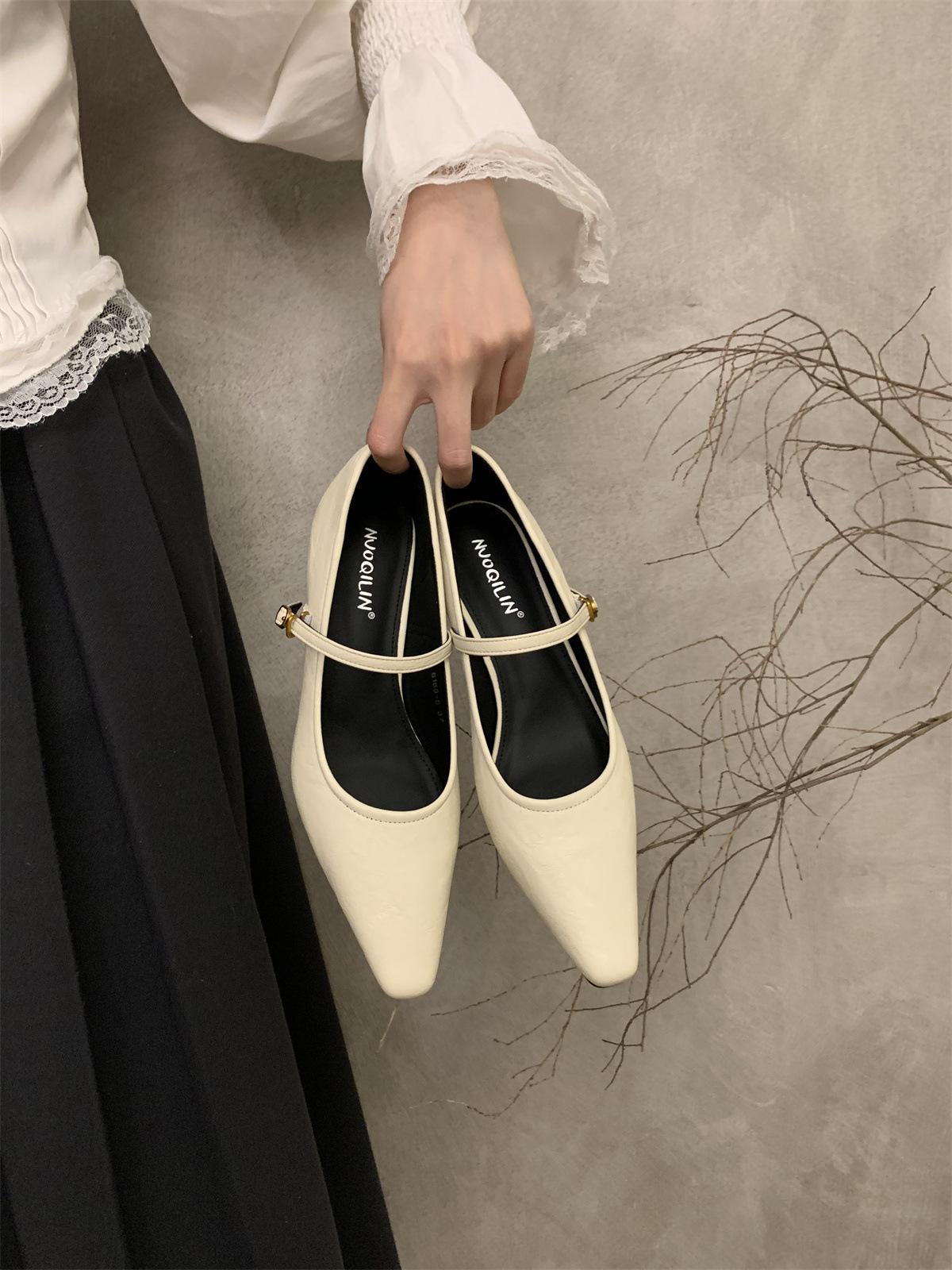 

Фея ветер мелкий рот слово с темпераментом маленькие остроконечные туфли Мэри Джейн женские 2025 новые простые туфли на высоком каблуке для поездок на работу 35 бежевый