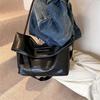Retro Large-Capacity Soft-Sided Tote Bag, Female Popular Messenger Bag, Fashionable Underarm Bag.